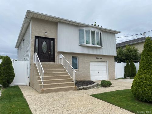 26 Horton Ave, Valley Stream, NY, 11581-1419 | Card Image