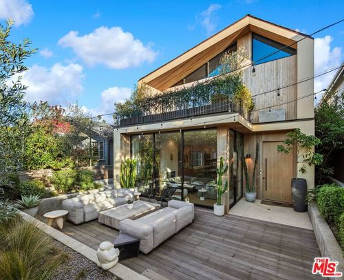 810 Amoroso Pl, Venice, CA, 90291-3902 | Card Image