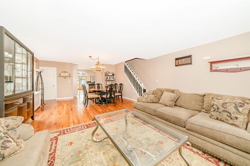 40 Syracuse St, Williston Park, NY, 11596-1334 | Card Image