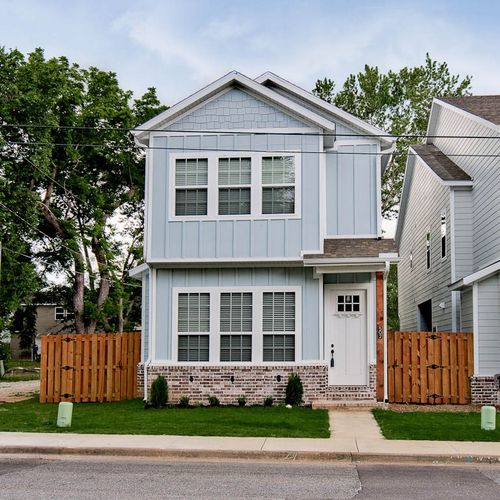 502 W Persimmon St, Rogers, AR, 72756-3157 | Card Image