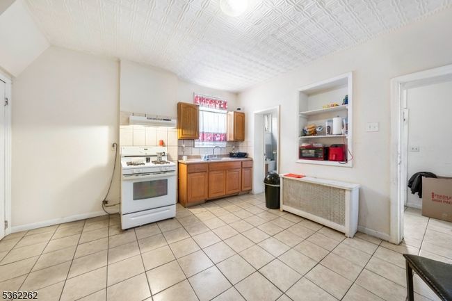 639 N 8 Th St, Home with 6 bedrooms, 3 bathrooms and null parking in Newark NJ | Image 12