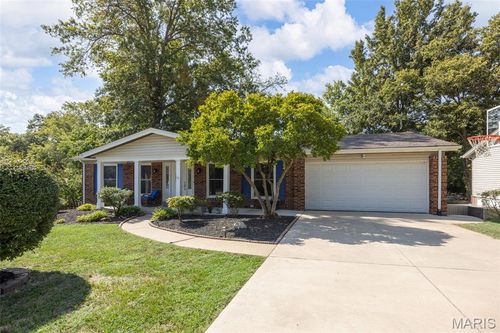 13010 Ferntrails Ln, Creve Coeur, MO, 63141-6136 | Card Image