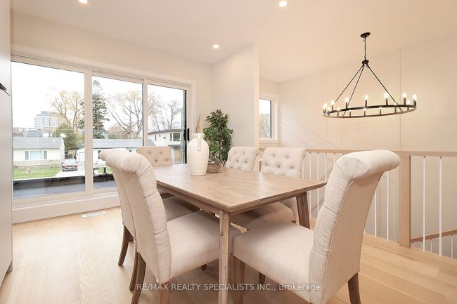 1048 Roosevelt Rd, House attached with 5 bedrooms, 6 bathrooms and 2 parking in Mississauga ON | Image 16