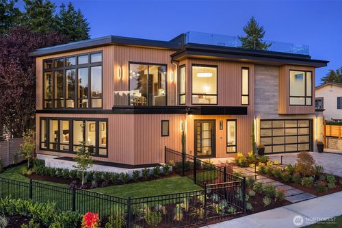928 18th Ave W, Kirkland, WA, 98033-4816 | Card Image