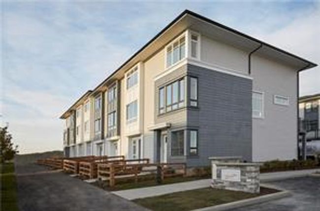 885 - 857 Belmont Dr Sw, Home with 3 bedrooms, 2 bathrooms and 2 parking in Calgary AB | Image 1