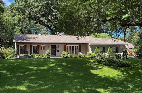 9704 Manor Rd, Leawood, KS, 66206-2255 | Card Image