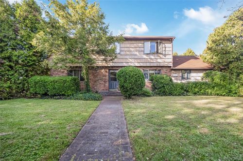 1 Wunaquit Dr, Bayville, NY, 11709-1021 | Card Image