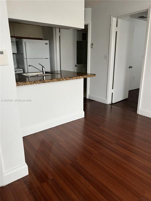 p-19-17500 Nw 67th Ct, Hialeah, FL, 33015-5836 | Card Image