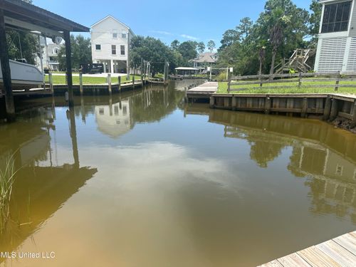 242 Fernwood Dr, Pass Christian, MS, 39571-2213 | Card Image