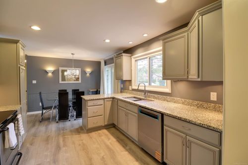 1977 Swaranne Dr, West Bloomfield, MI, 48324-1055 | Card Image