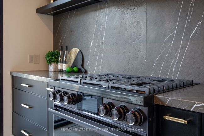 102 Ulster St, House attached with 4 bedrooms, 5 bathrooms and 1 parking in Toronto ON | Image 18