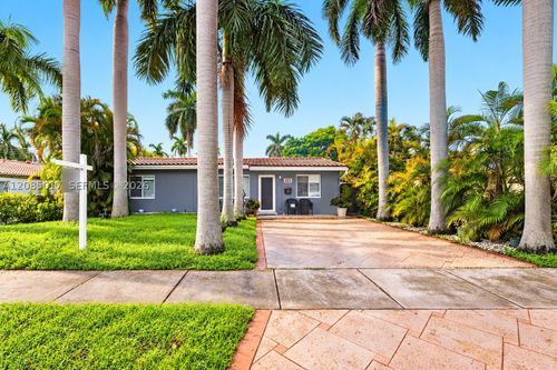 918 Ne 4th Ct, Hallandale Beach, FL, 33009-3527 | Card Image