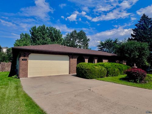 1214 Burns Cir, Rapid City, SD, 57702-3194 | Card Image
