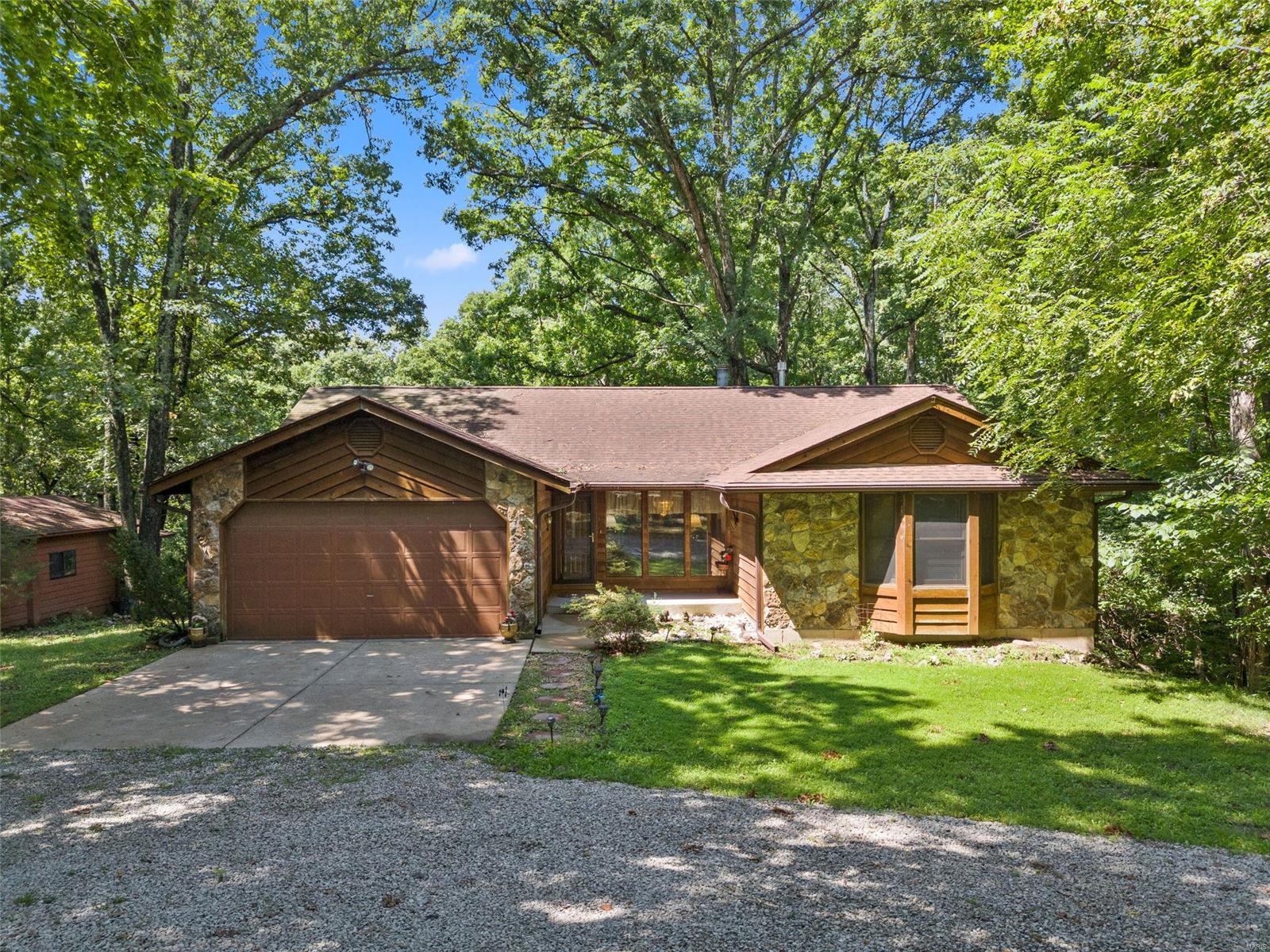 Falling Leaf Dr, Lake Saint Louis, MO 63367
