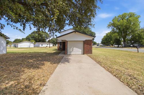 1833 Pelican Dr N, Azle, TX, 76020-4742 | Card Image