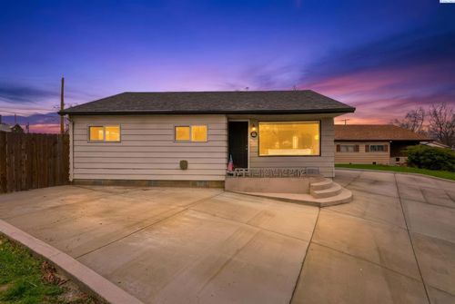 910 Snow Ave, Richland, WA, 99352-3758 | Card Image