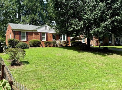 415 E Poplar St, Stanley, NC, 28164-1664 | Card Image