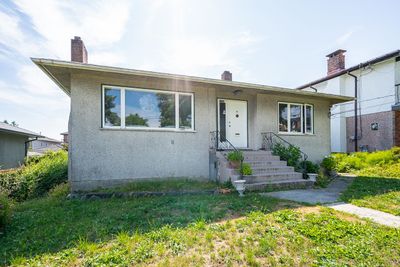 7733 Burgess St, House other with 4 bedrooms, 2 bathrooms and 1 parking in Burnaby BC | Image 2