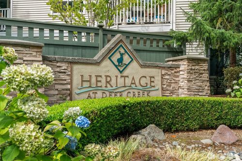 apt-d102-12530 Admiralty Way, Everett, WA, 98204-8589 | Card Image