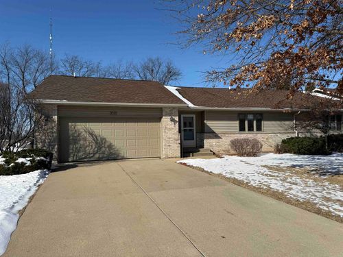 714 Seminole Dr, Freeport, IL, 61032-7130 | Card Image