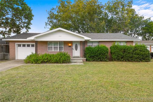 1504 E Beverly St, Ada, OK, 74820-2608 | Card Image