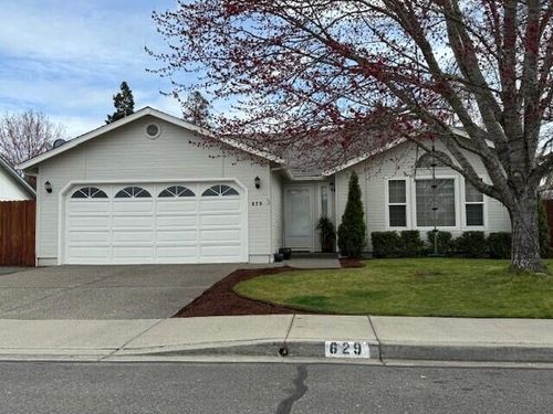 629 Sw Leonard St, Grants Pass, OR, 97526-5411 | Card Image