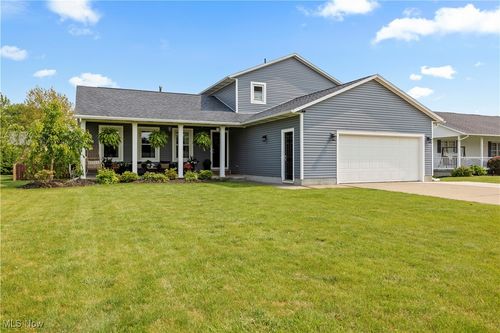 435 Berry Ridge Dr, Amherst, OH, 44001-2586 | Card Image