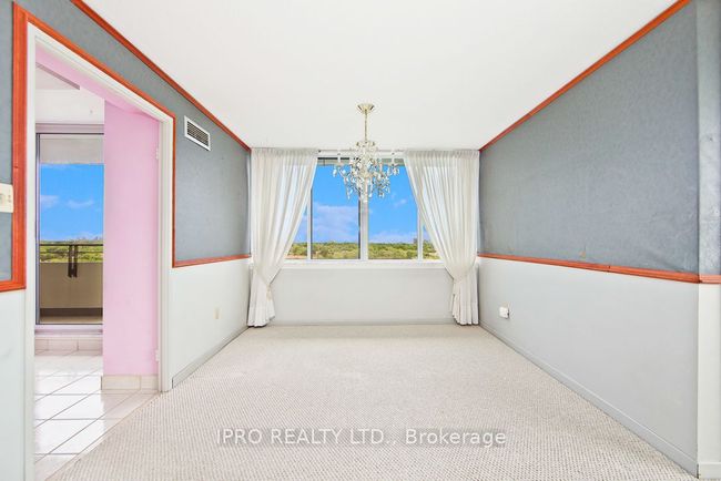 1002 - 1320 Mississauga Valley Blvd, Condo with 3 bedrooms, 2 bathrooms and 2 parking in Mississauga ON | Image 9