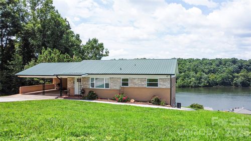4852 Midway Sand Rd, Hickory, NC, 28601-8945 | Card Image