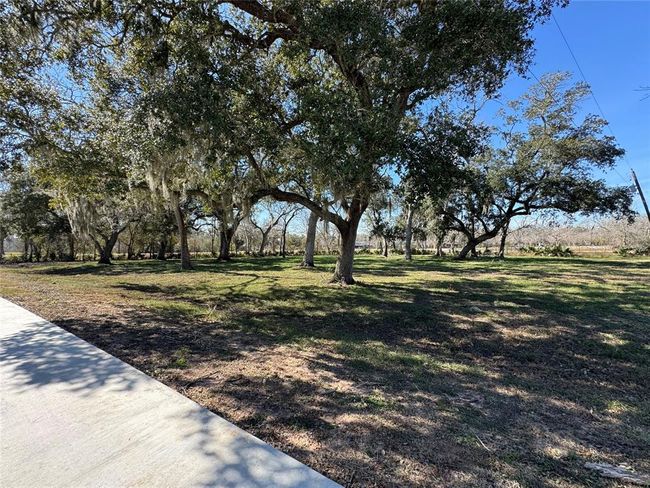 8860 County Road 400, House other with 0 bedrooms, 1 bathrooms and null parking in Brazoria TX | Image 3