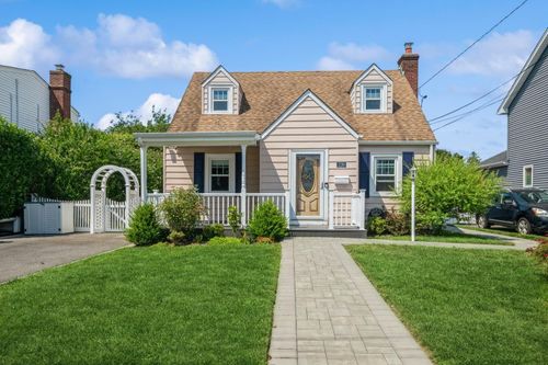 239 Stephen St, North Bellmore, NY, 11710-2537 | Card Image