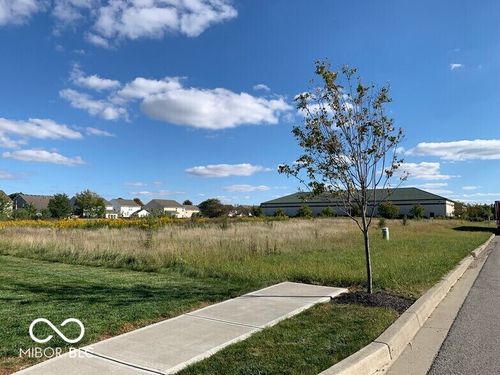 15380 Endeavor Dr, Noblesville, IN, 46060-4920 | Card Image