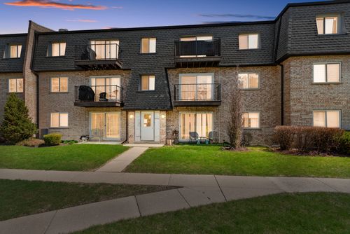 2s-9446 Bay Colony Dr, Des Plaines, IL, 60016-3646 | Card Image