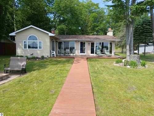 2272 Indian Lake Rd, National City, MI, 48748-9491 | Card Image
