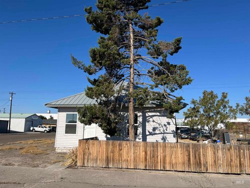 195 Se 2nd St, Ontario, OR, 97914-2821 | Card Image