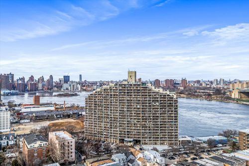 14t-25-40 Shore Blvd, Astoria, NY, 11102-3950 | Card Image