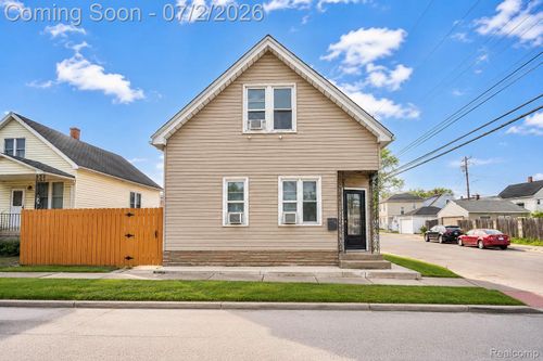 2433 Zinow St, Hamtramck, MI, 48212-2985 | Card Image