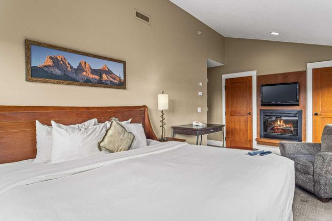 402 - 191 Kananaskis Way, Condo with 3 bedrooms, 3 bathrooms and 1 parking in Canmore AB | Image 34