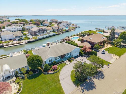280 Bay Dr, Massapequa, NY, 11758-8142 | Card Image