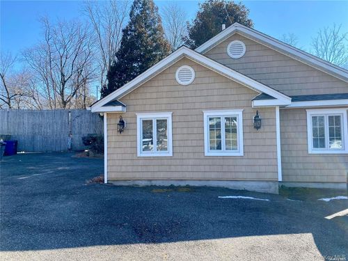 41 Woody Ln, Northport, NY, 11768-3256 | Card Image