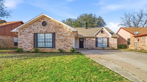 3840 Seven Gables St, Fort Worth, TX, 76133-7655 | Card Image