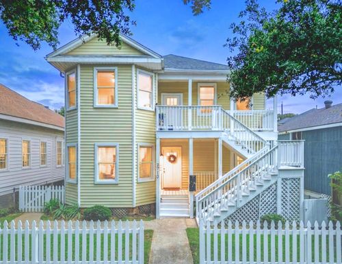 2710 Avenue P 1/2, Galveston, TX, 77550-7764 | Card Image