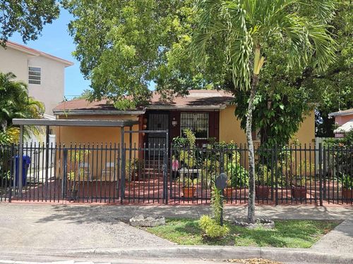 415 Flagami Blvd, Miami, FL, 33144-2517 | Card Image