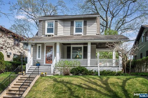 21 Montross Ave, Rutherford, NJ, 07070-1105 | Card Image