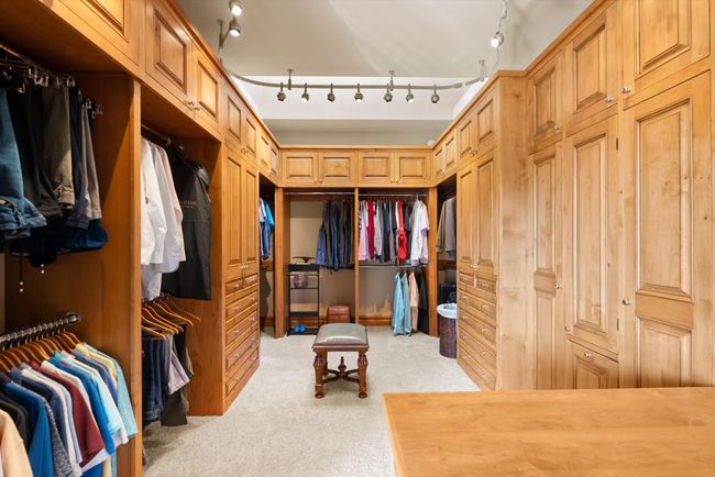 Primary Suite Closet | Image 39