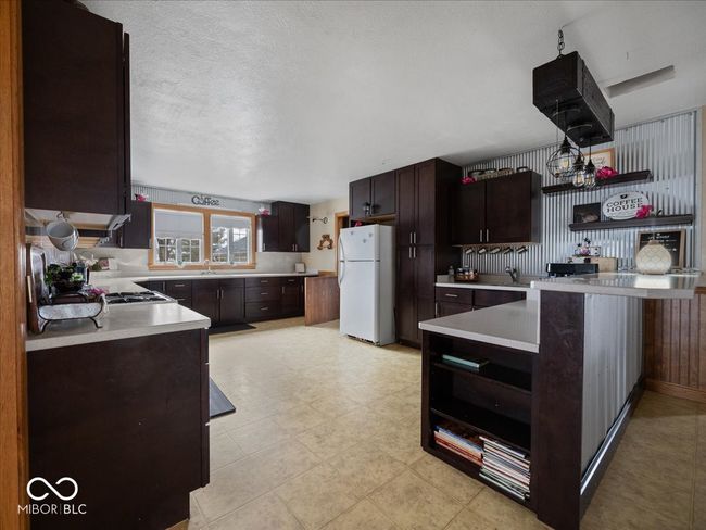 Massive kitchen with 2 sinks | Image 8