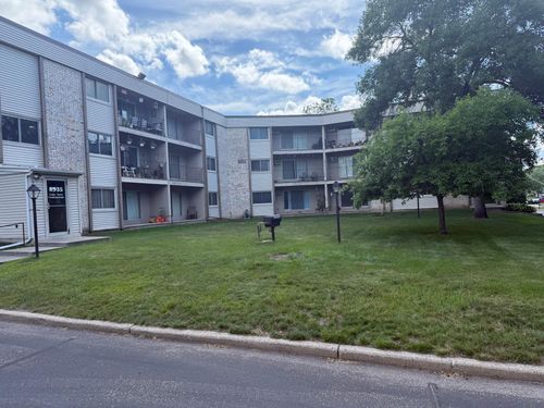 211-8935 Old Cedar Avenue S, Bloomington, MN, 55425 | Card Image