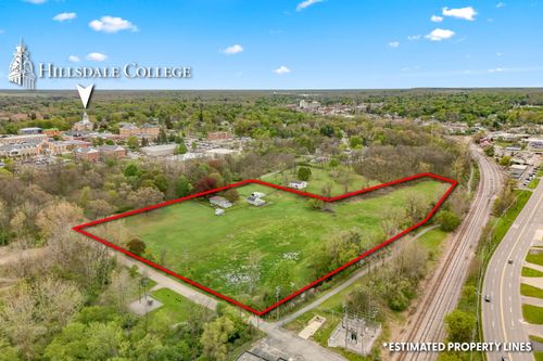 104 Mcclellan St, Hillsdale, MI, 49242-1025 | Card Image