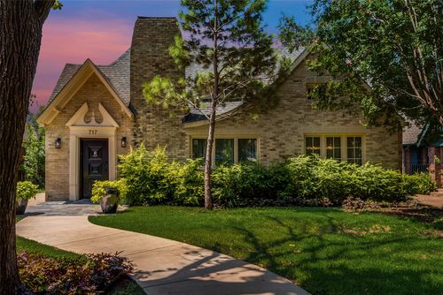 717 Ridgeway St, Dallas, TX, 75214-4454 | Card Image
