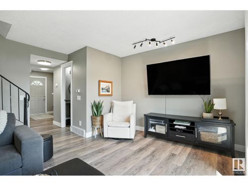 18032 93 Ave Nw, Edmonton, AB, T5T1Y1 | Card Image